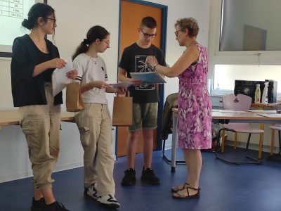 Collège JEAN MONNET Strasbourg

Le Big Challenge nous a permis de réunir 57 élèves lors d'une cérémonie ouverte par le professeur de musique et close par un goûter.
Notre collège s'est distingué par un score impressionnant en 5ème avec Adame AZOUM (5ème du département) et en 4ème avec Avine
Ravan Khah (3ème du département).