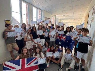 L'année scolaire touche à sa fin, pour notre dernier cours d'anglais, ce jeudi 19 juin, nous avons célébré avec enthousiasme la remise des diplômes et des prix du concours The Big Challenge, qui a une fois de plus mis en lumière l’investissement et le talent de nos élèves de 5°5 en anglais.