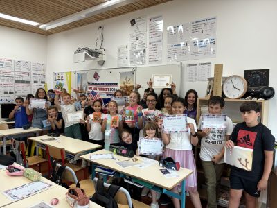 Nous sommes ravis d'avoir participé à notre premier Big Challenge, toutes les récompenses individuelles et complémentaires ont été très appréciées de tous, de même que l'apprentissage de l'anglais avec l'outil informatique en classe comme à la maison. Nous partons au collège des souvenirs plein la tête, dans la trousse jusqu'à nos chambres avec les posters et drapeaux. MERCI l'école de MARAUSSAN , classe de CM2 de M.MARTIN.