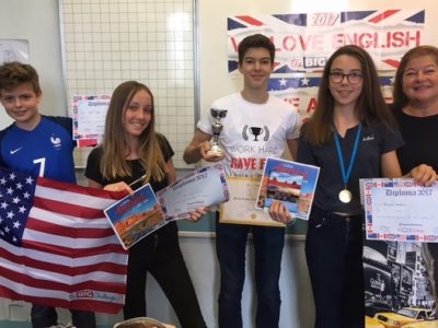 Voici les 3 meilleurs de la classe 53 avec la coupe départementale!!!!
Collège St Joseph du Parchamp de Boulogne Billancourt. Merci!
Mme Cichowlas