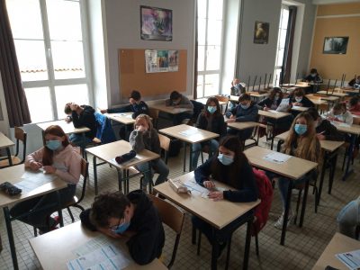 Loudun (86) Collège Chavagnes-St Joseph
Quelle concentration! Mais il y en a qui ont déjà tout fait!