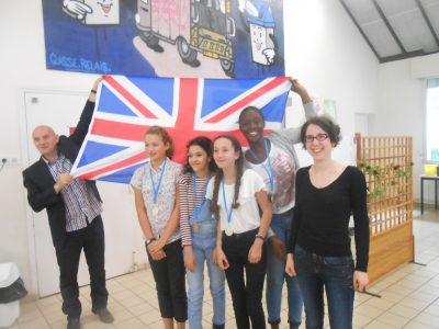 Collège Jean Monnet, Luisant

Les premiers de chaque niveau, accompagnés d'un professeur et du principal du collège