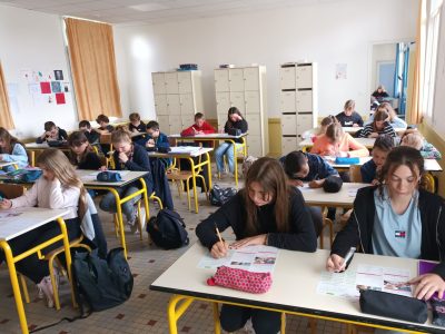 Les élèves du collège Saint Martin de Benet bien concentrés pour le Big Challenge 2023 !