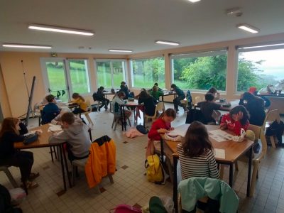 CM1 from L'école Aujourd'hui in Paris 'facing' the Big Challenge during a Classe découverte near Lake Annecy.