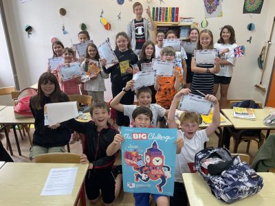 Les élèves de la classe de 6A du Collège Jeanne d’Arc à Champagnole (Jura), juste après la remise des prix.