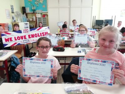 Saint Martin Boulogne, Ecole Saint Charles, CM2.

'On est peut-être en primaire, mais on est fière!'