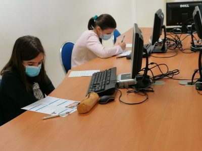 Collège Saint Joseph Saint brevin

Des élèves de 6ème bien concentrés.
En salle multimedia même si le jeu concours s'est passé avec le format papier.
Une bonne façon de réviser mais quand même sous forme de jeu.