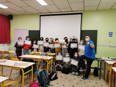 Remise des prix dans le cours de M. BAUDRY en 6ème B au Collège LACORDAIRE de Mons en Baroeul.