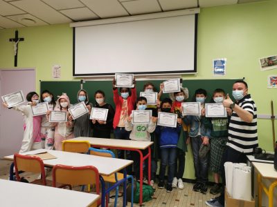 Les 6èmes D de M. Baudry au Collège LACORDAIRE de Mons en Baroeul étaient heureux de recevoir leurs diplômes et récompenses !