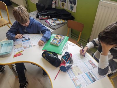 PLOUGASTEL DAOULAS, école Saint Pierre, les élèves de CM1 sont bien concentrés ! Quelques questions difficiles, mais tout le monde a fait de son mieux.