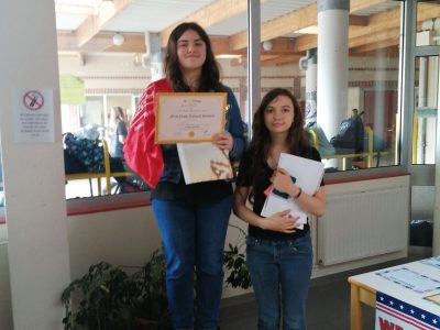 Collège Fernand Léger de Livarot (14).
Laura Voivenel (1ère des élèves de 5ème du collège et 1ère du Calvados! ) et Noémie Lécuyer (3ème des élèves de 5ème du collège et 43ème du Calvados).
Well done girls!!!