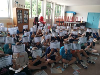 DIEULOUARD ECOLE JULES VERNE

Tous élèves ont reçu leurs prix avec fierté.