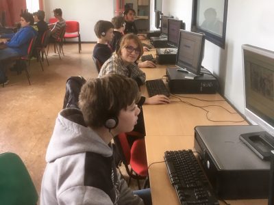 Fournes en Weppes, Collège Ressources Saint Jacques.
Des élèves concentrés mais aussi bien contents de ce concours!