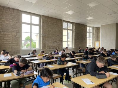 Dole - Collège Notre Dame de Mont Roland
Quelle concentration… :)