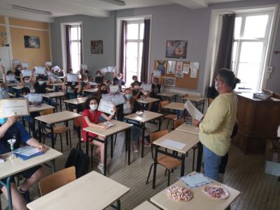 Collège Chavagnes, Loudun
Le Directeur félicite tous les participants (en anglais, bien sûr!)