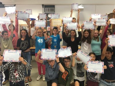 Collège Fenelon. Les 5 emes jaune sont heureux!