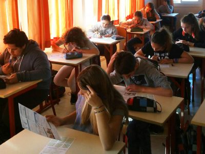 Ce matin. En 5eme bleue. Cours Fenelon Toulon.
Ils sont très concentrés.