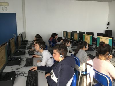 Istituto Bonsignori scuola media paritaria: the students facing the competition in the lab.