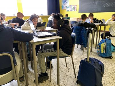 Scuola Fratelli Maristi, Cesano Maderno (MB)
Class 1B working hard or hardly working? ; )