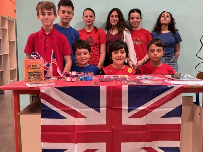Gli studenti dell’istituto comprensivo “Giusti”,plesso “Lupi”, Marciana, Isola d’Elba, nella giornata di premiazione per il concorso The Big Challenge. Entusiasti e felici di aver partecipato e di aver ricevuto dei bellissimi premi!