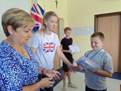 Rozdanie nagród w Szkole Podstawowej nr 12 w Gnieźnie
