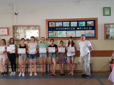 I am sending you a photo from a formal ceremony of giving the diplomas to our students in the Elementary School Number 1 in Tuszyn near Łódź.
The headmaster - Joanna Owczarek-Szymajda herself honoured us during the cerfemony.