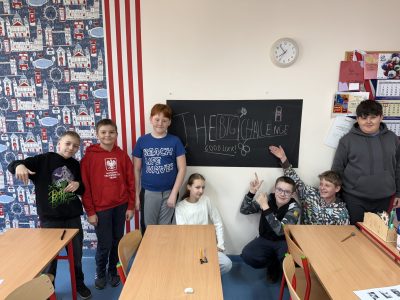 Uczniowie Szkoły Podstawowej w Grzywnie im. Franciszka Żwirki i Stanisława Wigury. Pozdrawiamy i życzymy jak najlepszych wyników!!!